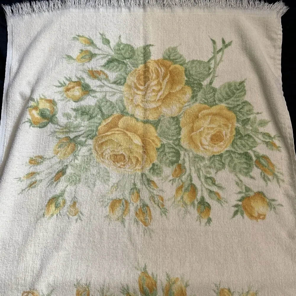vintage lady pepperell Romantic Yellow Roses Bath Towel